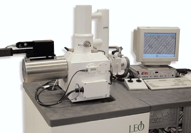 UHV-version of the structural and chemical analyser interface coupled to the LEO-1450VP that was used for this study