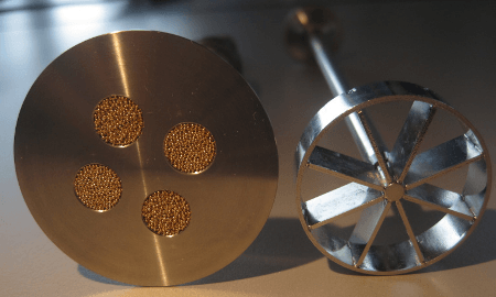 Air-permeable piston prototype (left) and Warren-Springs measuring geometry (right).