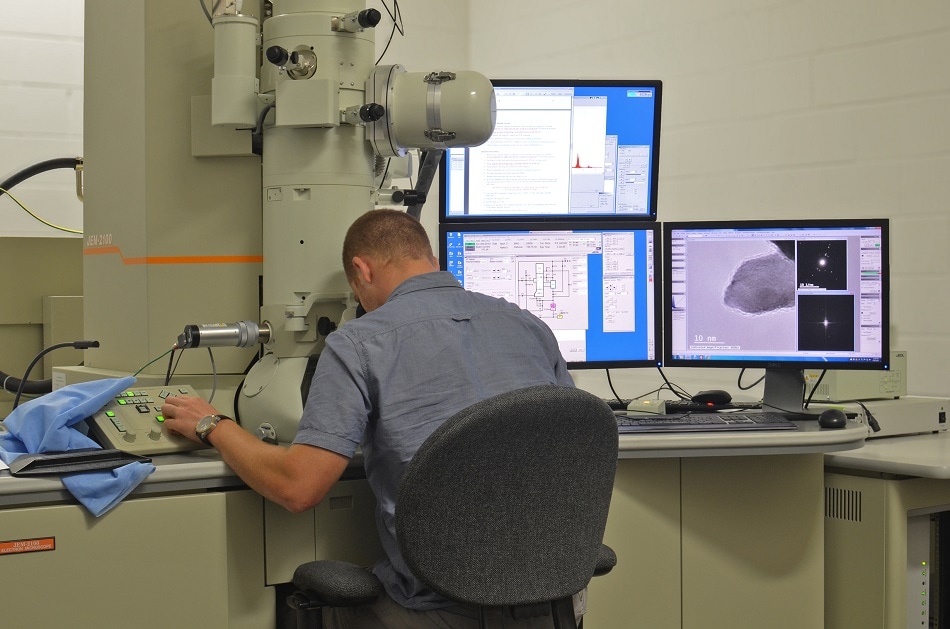 What Are The Benefits Of Scanning And Transmission Electron Microscopy?