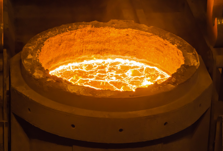 Refractory bricks line this ladle of molten steel at temperatures higher than 1,550 °C while being corroded by slag.