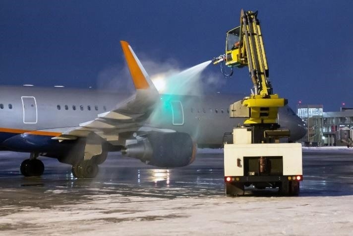 Airplane de-icing at night