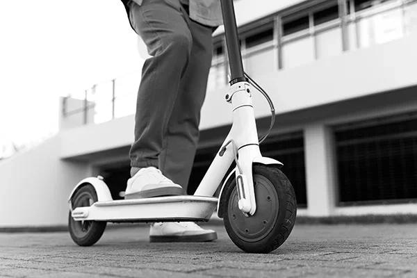 What is the connection between e-scooters, e-bikes and smartphones?
