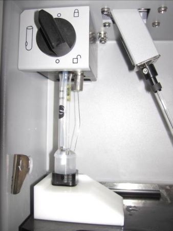 The mini-cuvette adapter allows users to operate the Multisizer 4 with as little as 4 mL of material.