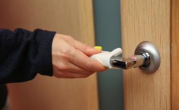 Tweaq Touch 1: The World’s First Smart Self-Cleaning Door Handle