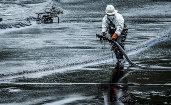How Can Polymer Strips Be Used to Clean Up Oil Spills?