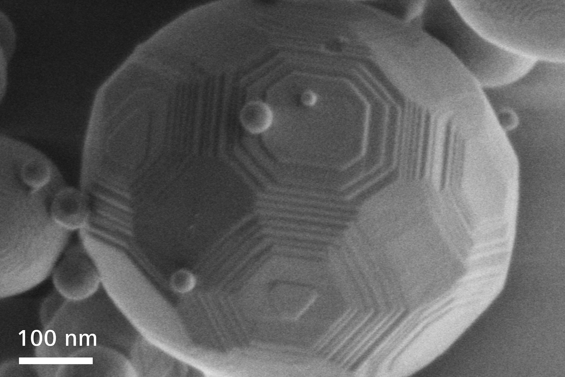 Al2O3 spheres. Terraces of sintered particles are visible under surface-sensitive imaging with high resolution at 500 V. Some distances between terraces are as small as 3 nm. Sigma 560, 500 V, Inlens SE.