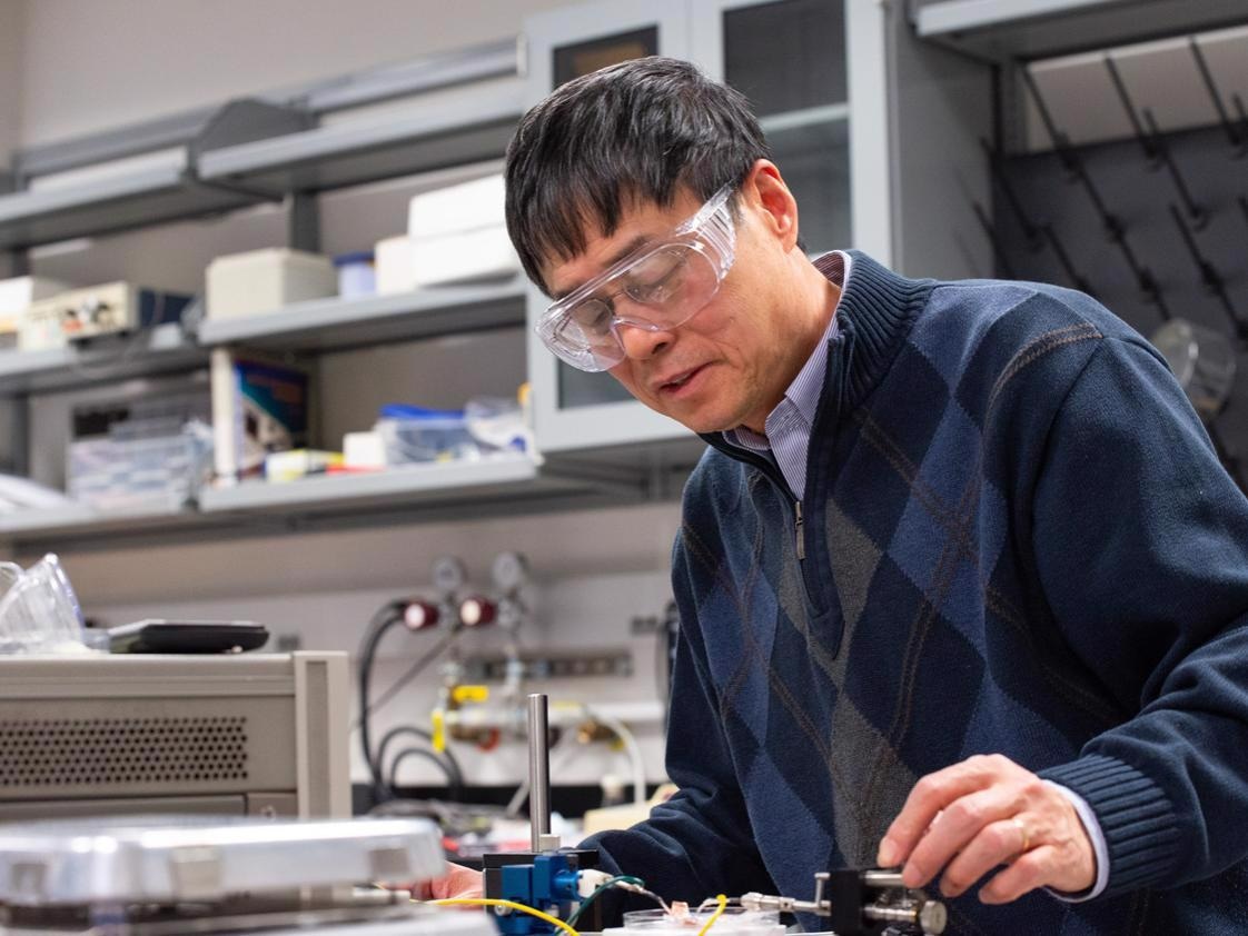 A new piezoelectric material can convert mechanical stress into electricity.