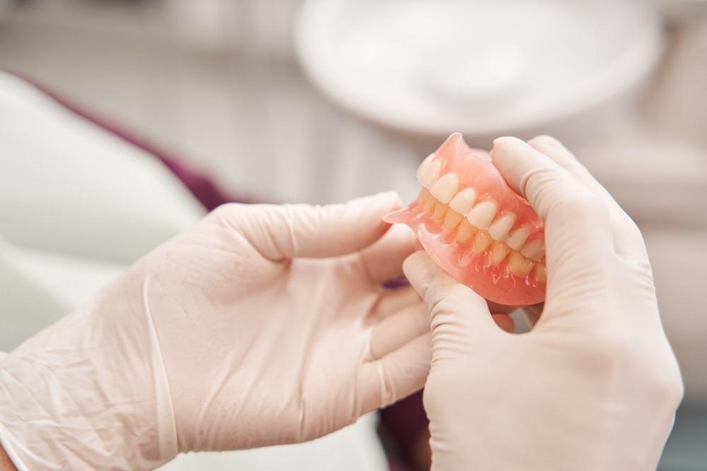 Proprietățile de suprafață ale PEEK în aplicații dentare