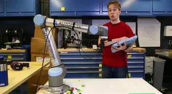 Autodesk Uses Giant Robot Arms to 3D Print Stainless Steel