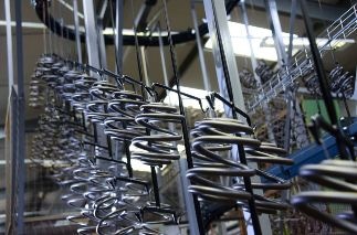新的700平方米的粉末涂料生产线使欧洲弹簧和压力机的产量增加一倍