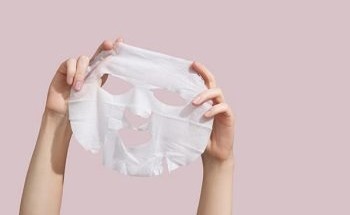 A More Eco-Friendly Facial Sheet Mask That Moisturizes, Even Though It’s Packaged Dry